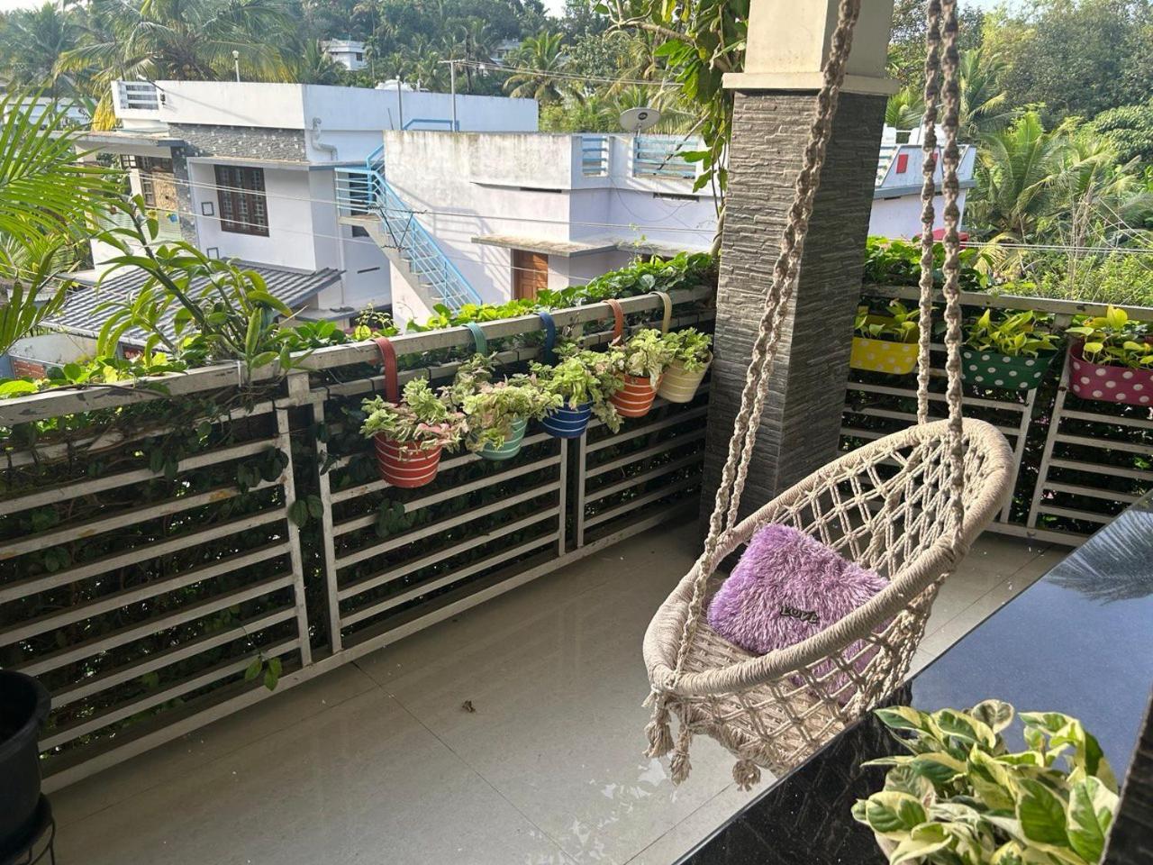 Chaithritha Ladies Homestay Thiruvananthapuram Exterior photo