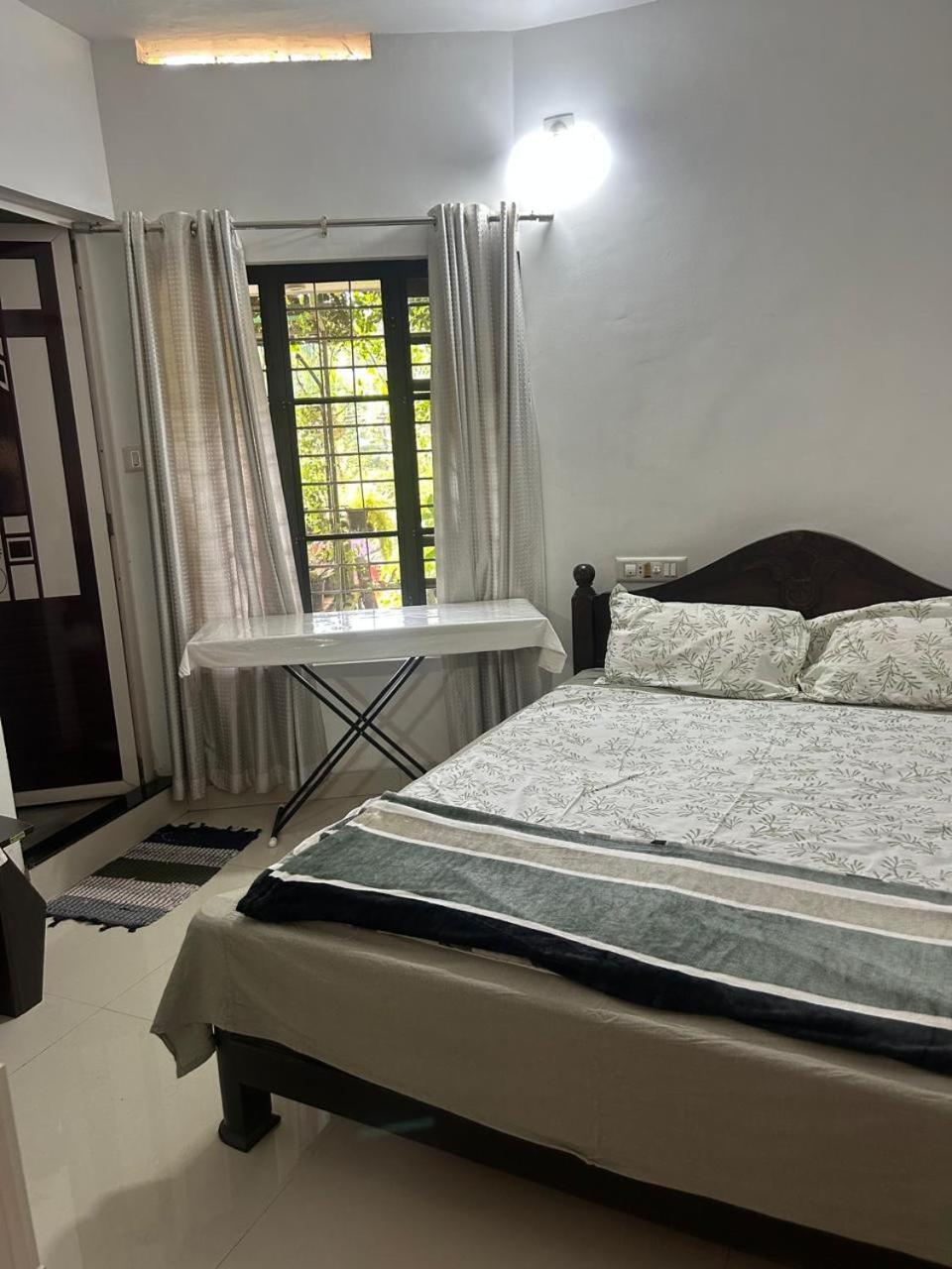Chaithritha Ladies Homestay Thiruvananthapuram Exterior photo